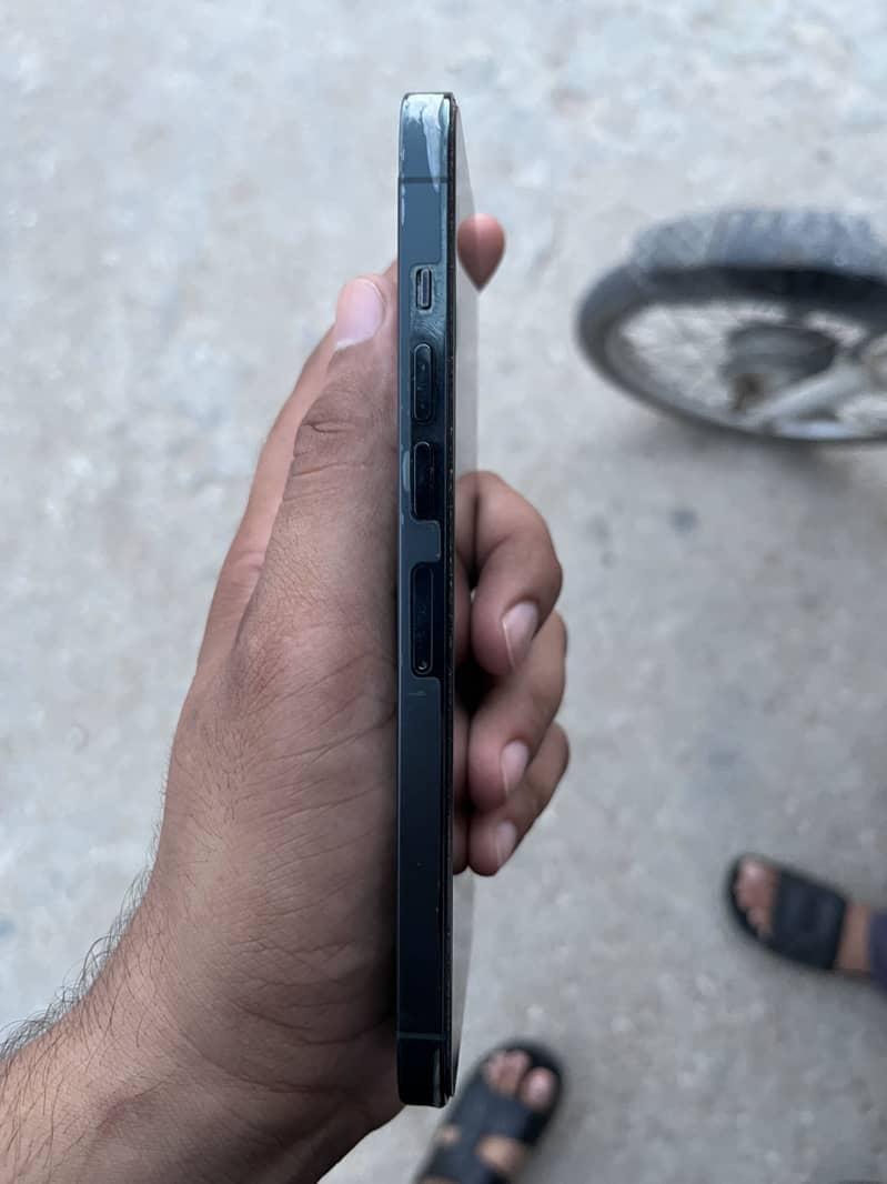 Apple iPhone 13 Pro Max 3