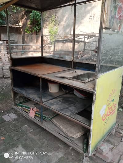 Burger counter, Fryer and crockery