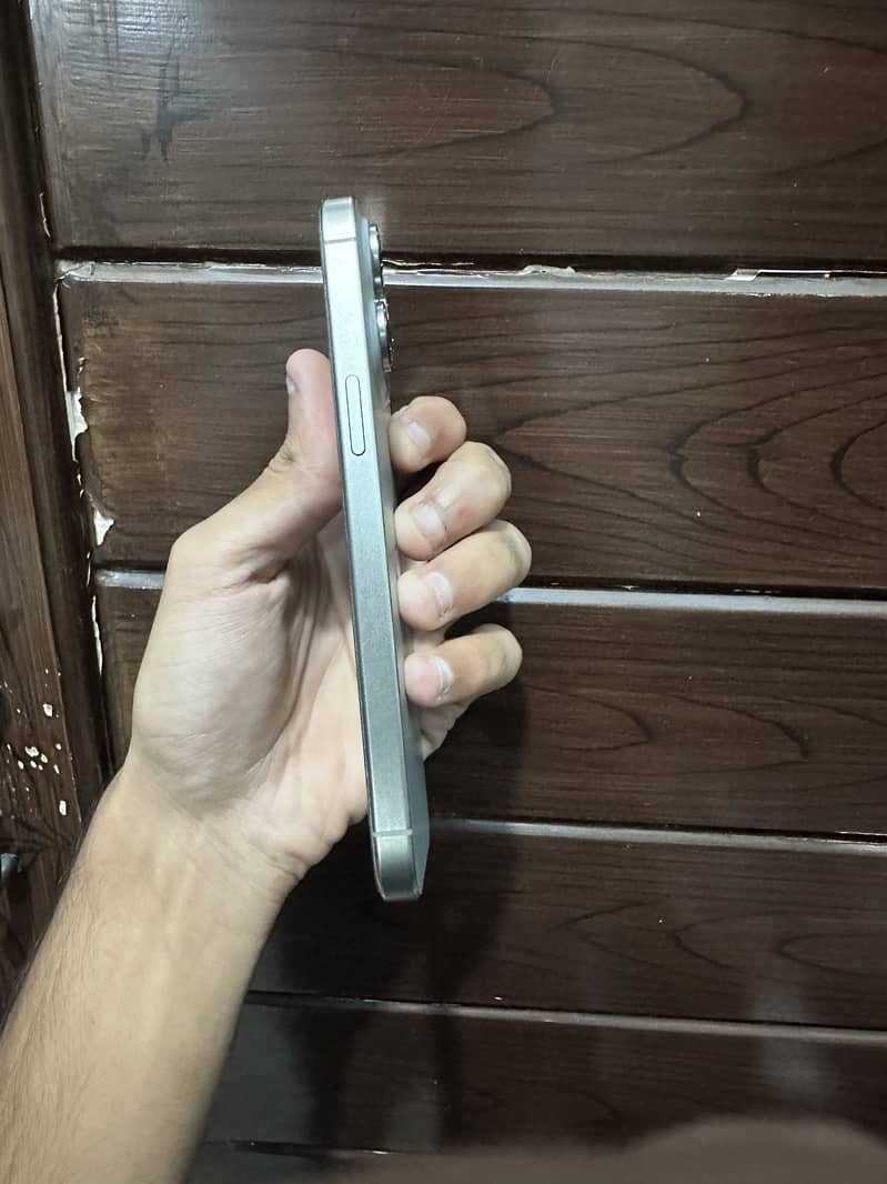 iPhone 15 pro max 2