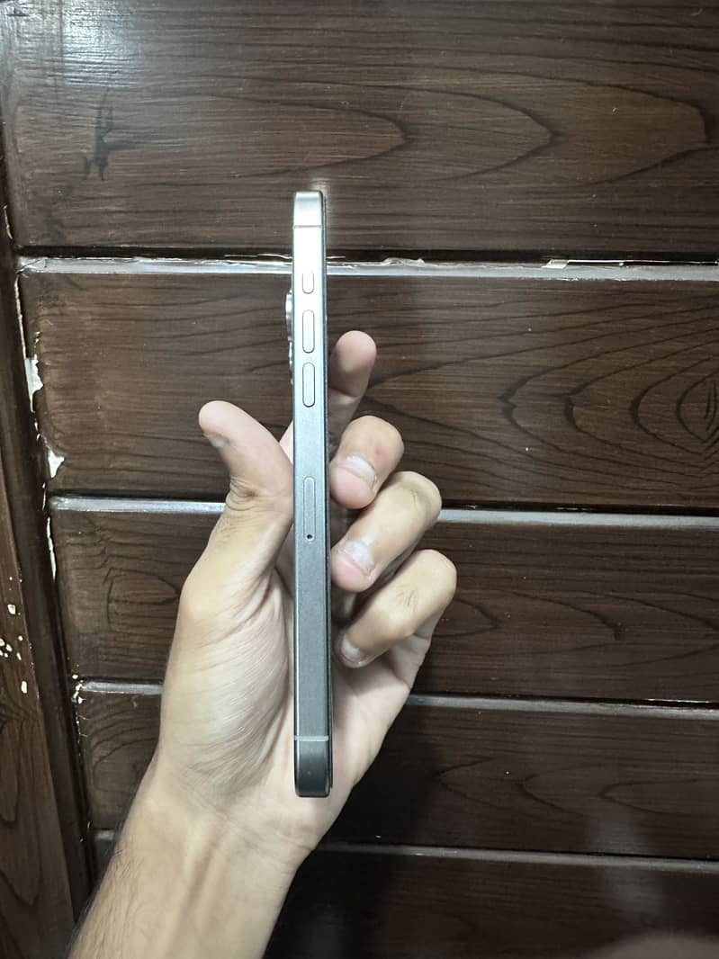 iPhone 15 pro max 4
