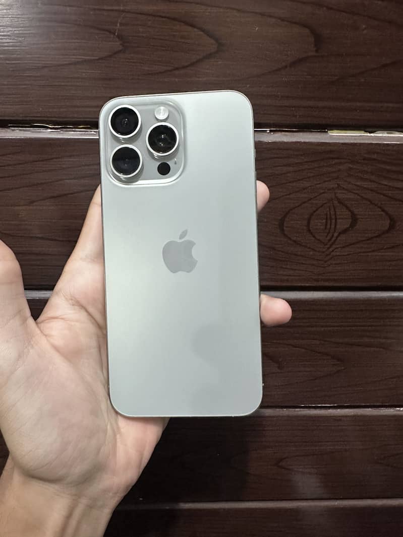 iPhone 15 pro max 5