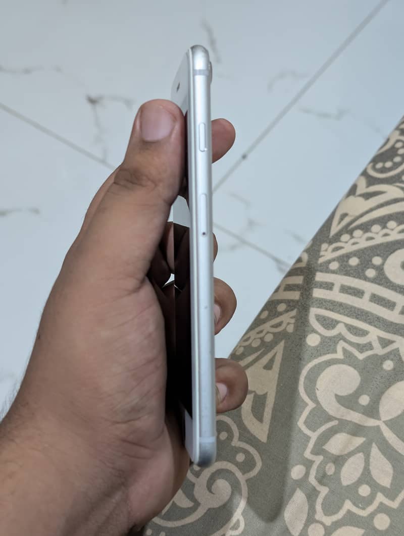 Apple iPhone 8 Plus 3