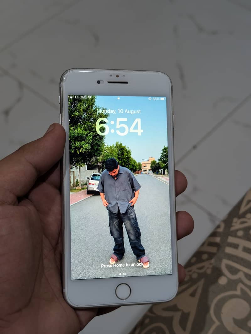 Apple iPhone 8 Plus 4