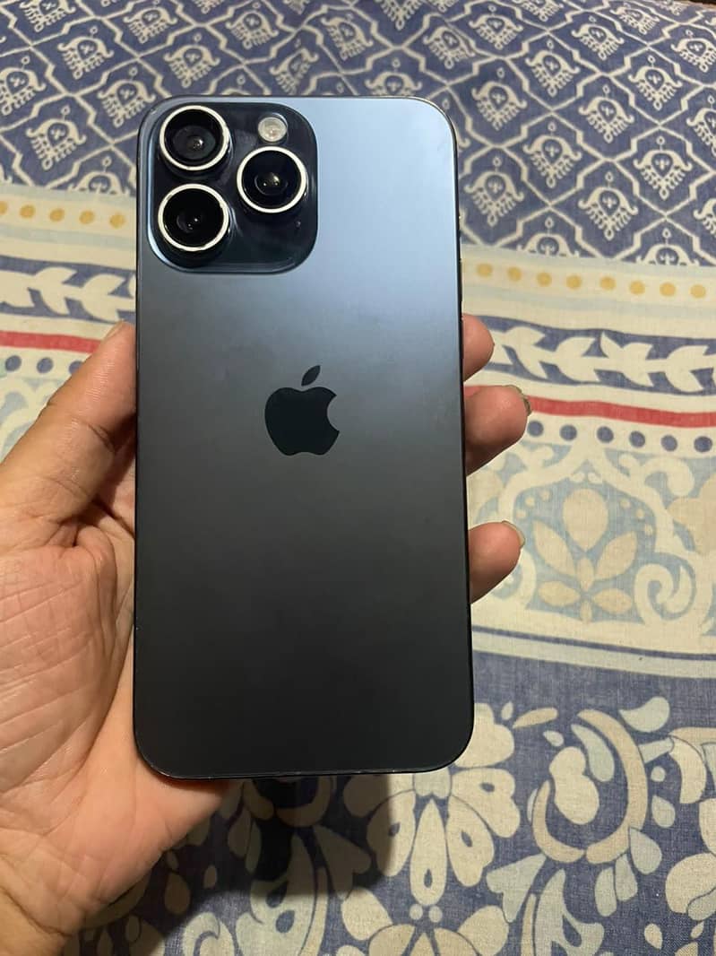 Apple iPhone 15 Pro Max 0