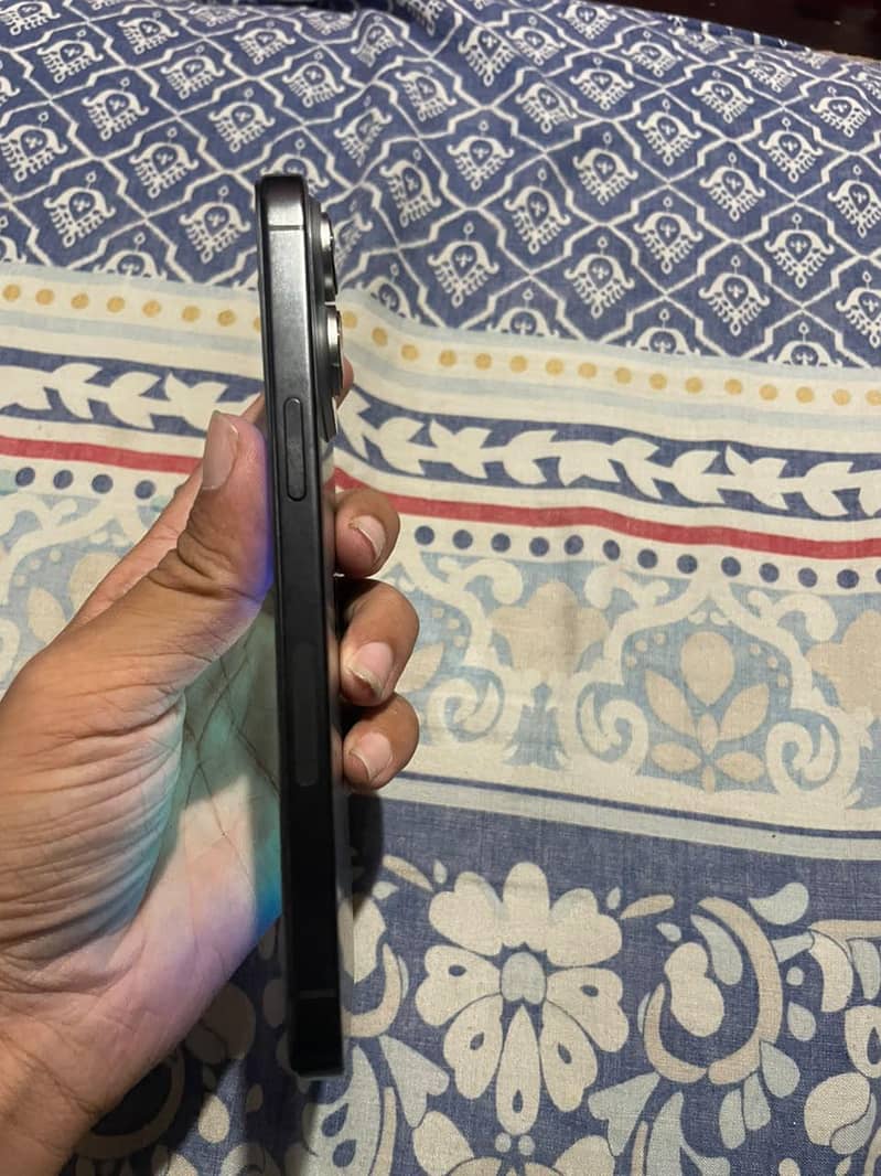 Apple iPhone 15 Pro Max 1