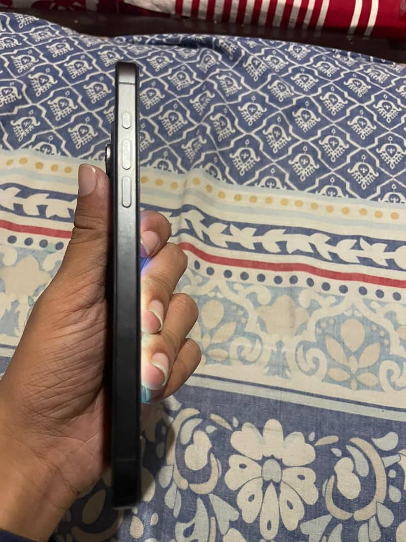Apple iPhone 15 Pro Max 2