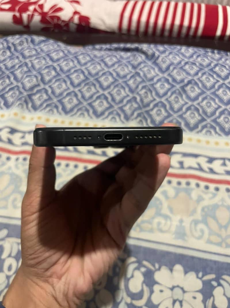 Apple iPhone 15 Pro Max 3