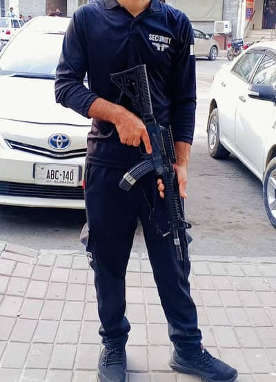 muji job k zarort hai to agr kise ko gurd k liye bnda chye. 3191798327