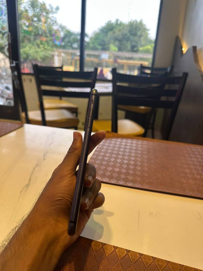 Apple iPhone 8 Plus 0