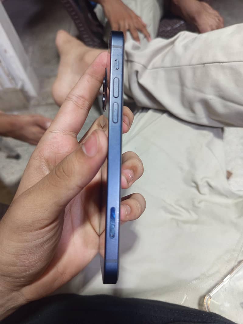 Apple iPhone 12 4