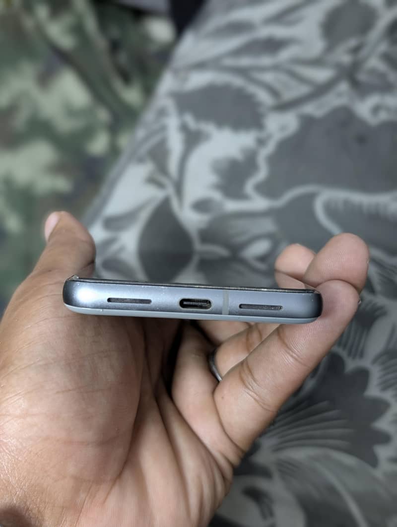 Google Pixel 8 4