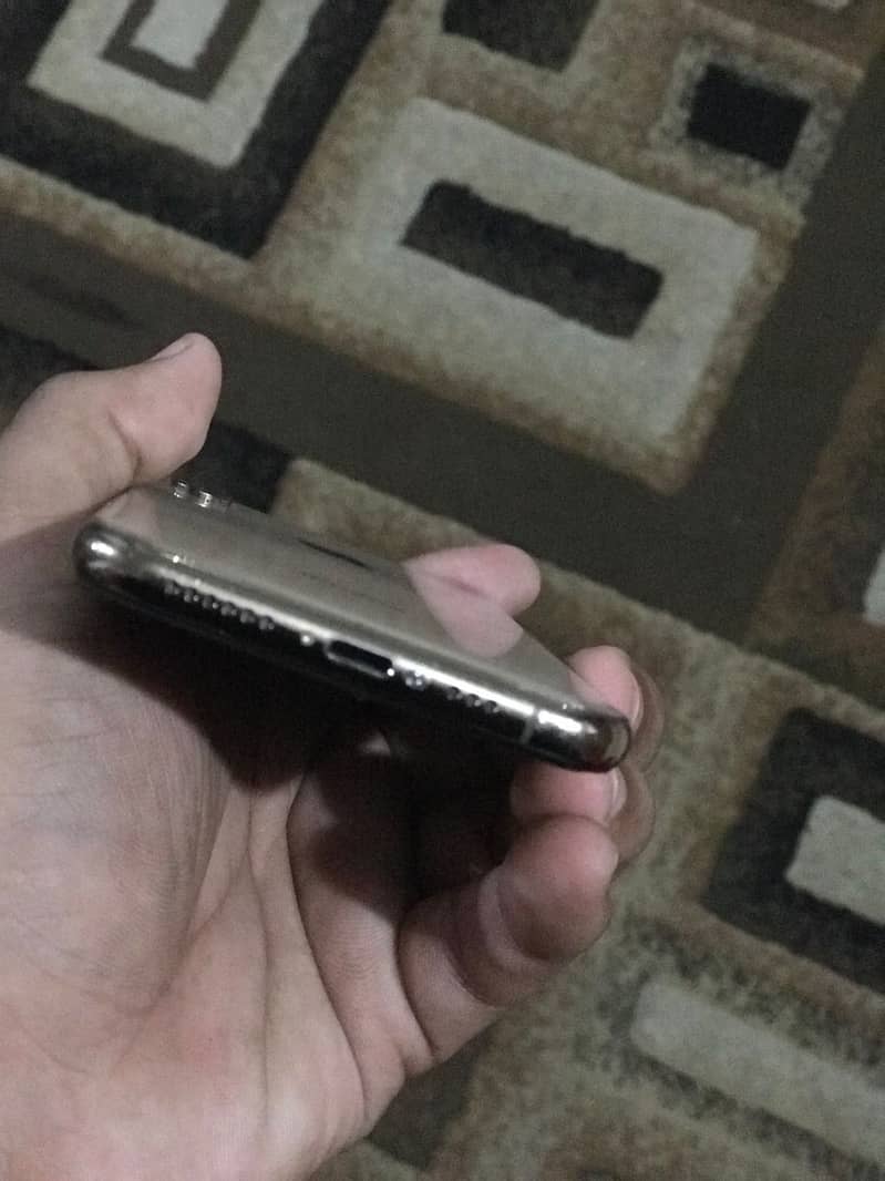 Apple iPhone XS 1