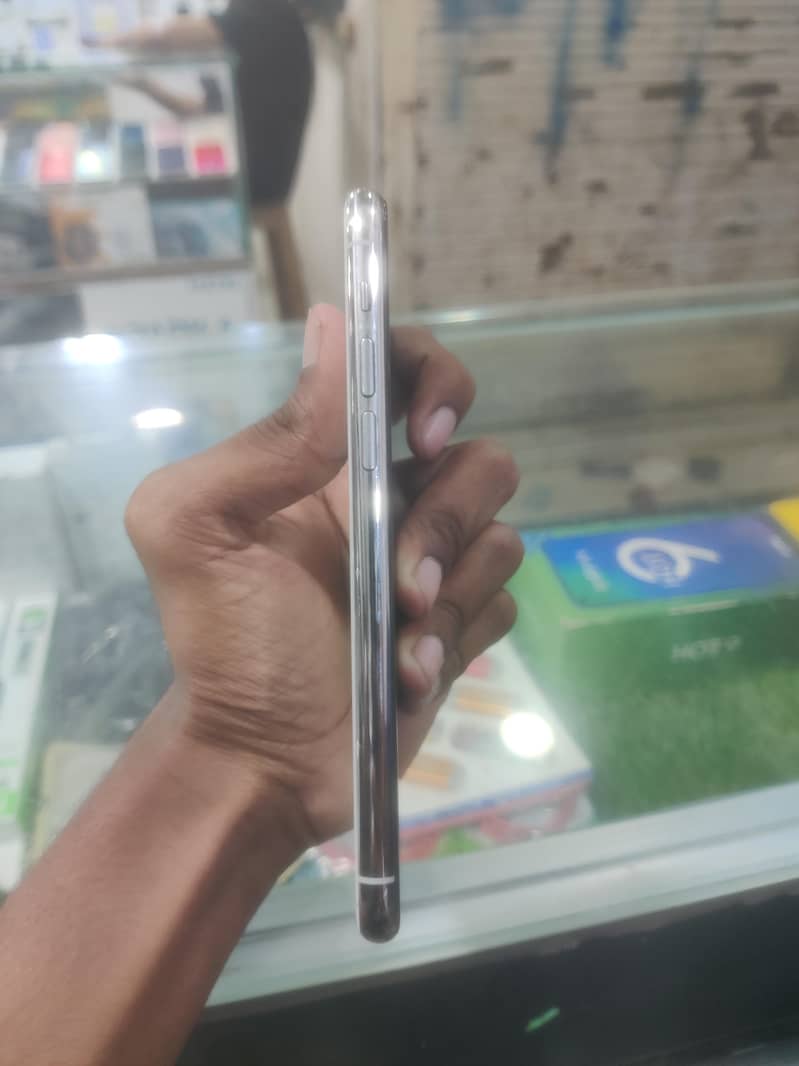 Apple iPhone 11 Pro 3