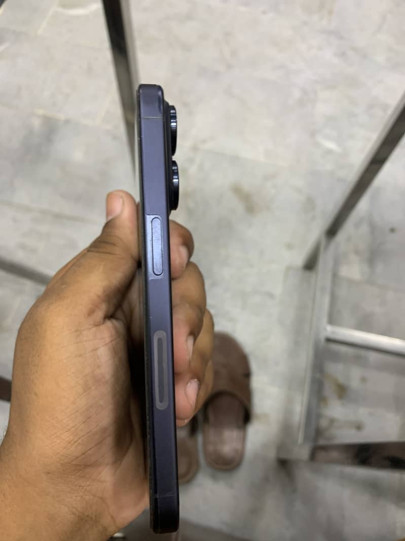 Apple iPhone 15 Pro 2