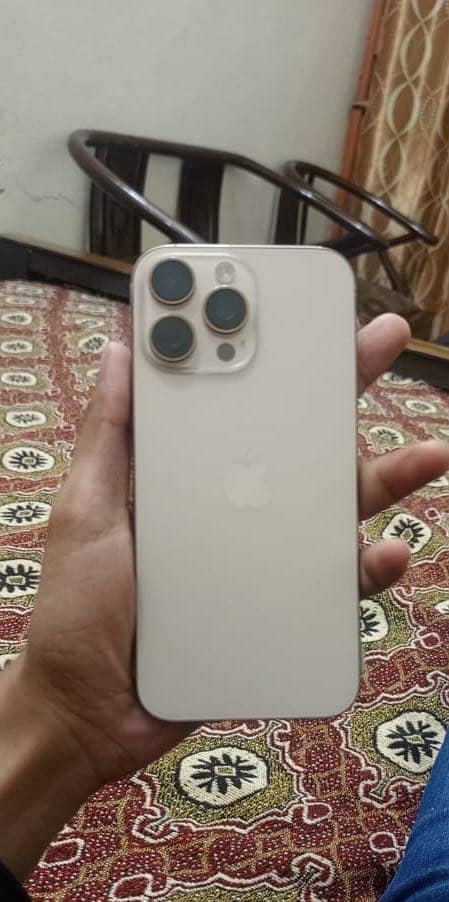 Apple iPhone 16 Pro Max 2
