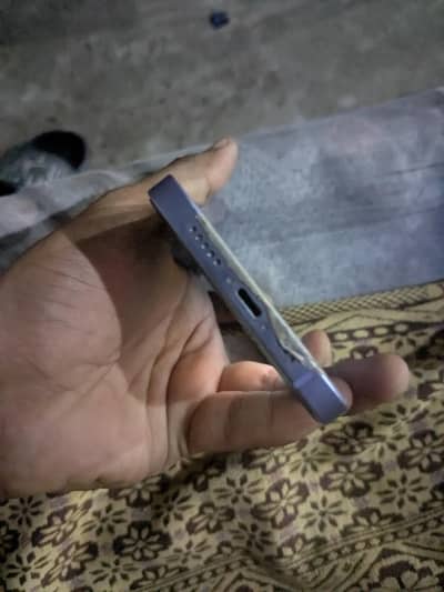 Apple iPhone 12