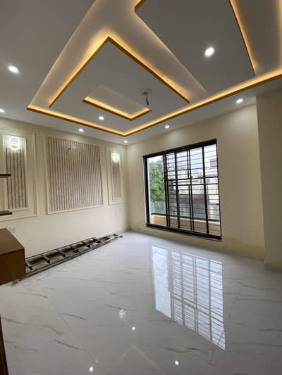 10 Maral Beautiful Portion For Rent Near All Facilities