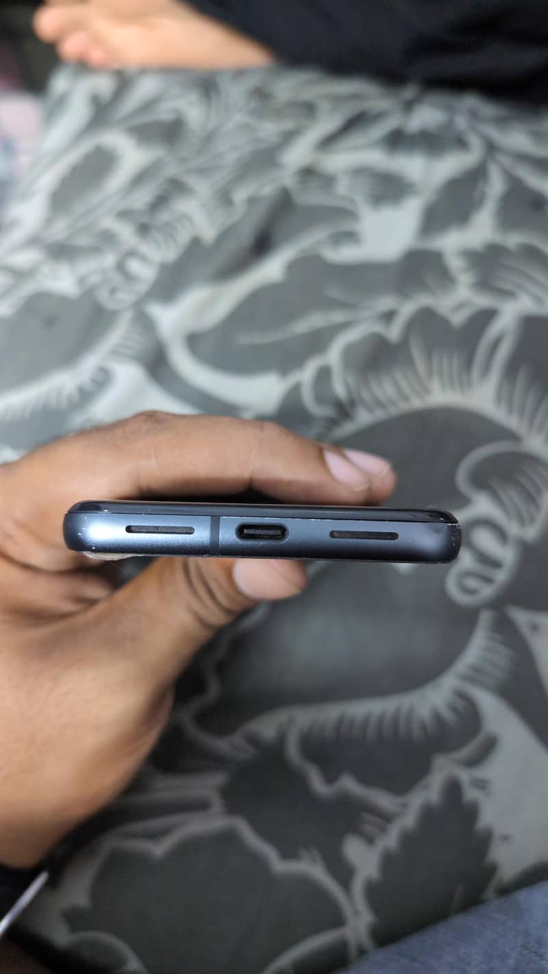 Google Pixel 8 4