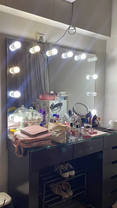 Hollywood Vanity Makeup Table with Mirror and lights