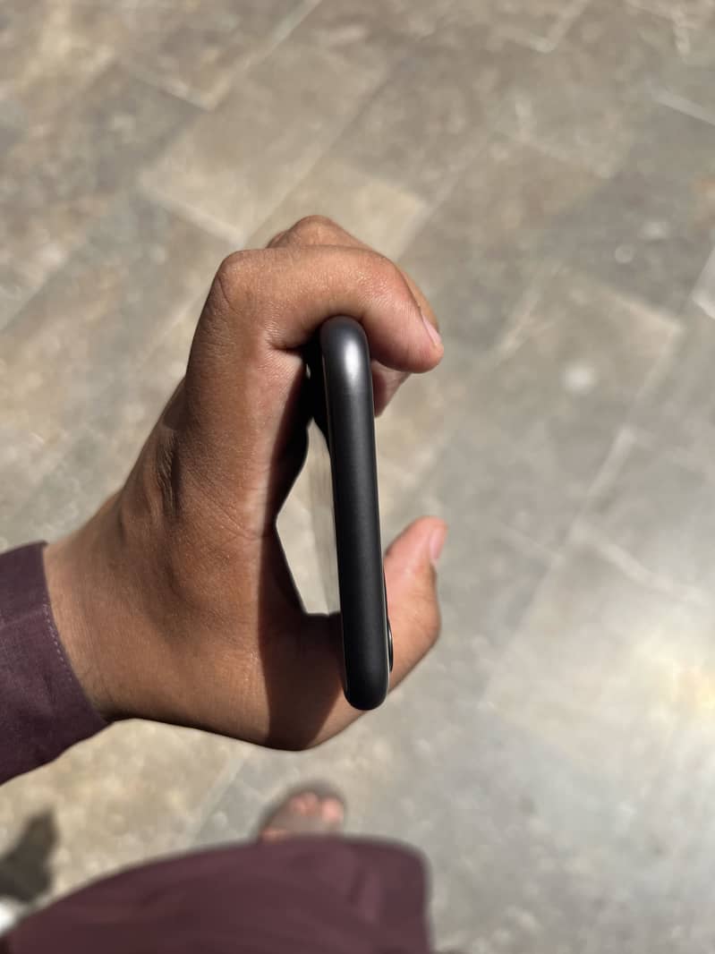 Apple iPhone 11 4