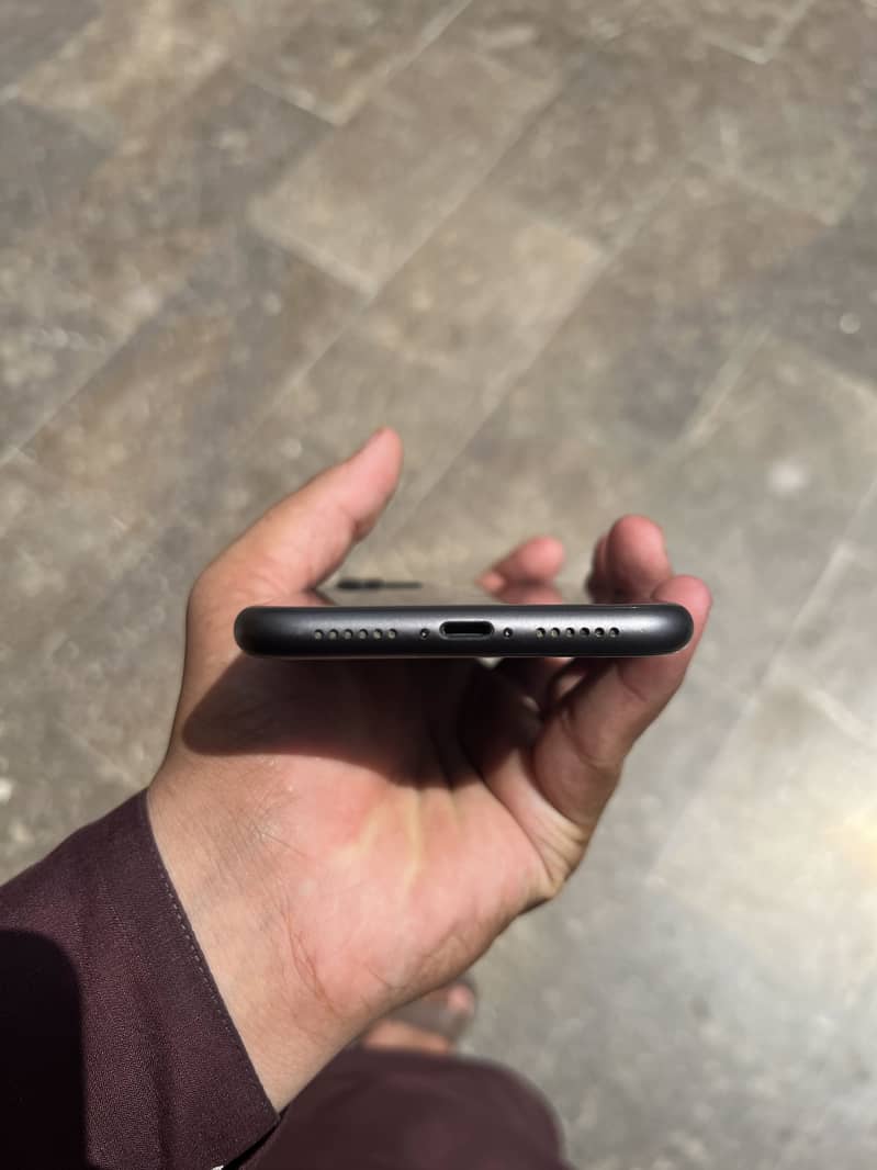 Apple iPhone 11 8