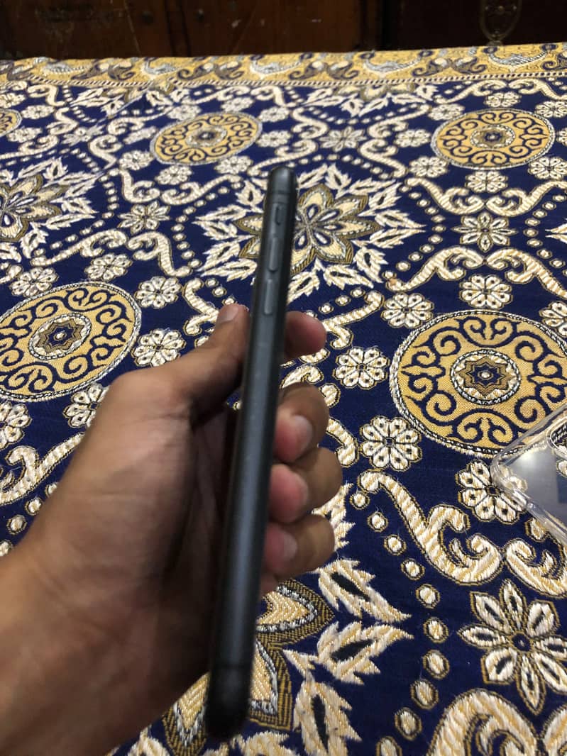 Apple iPhone 11 0