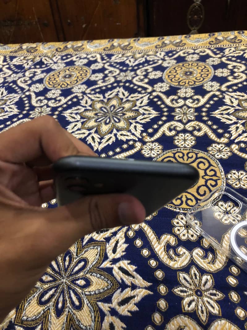 Apple iPhone 11 5