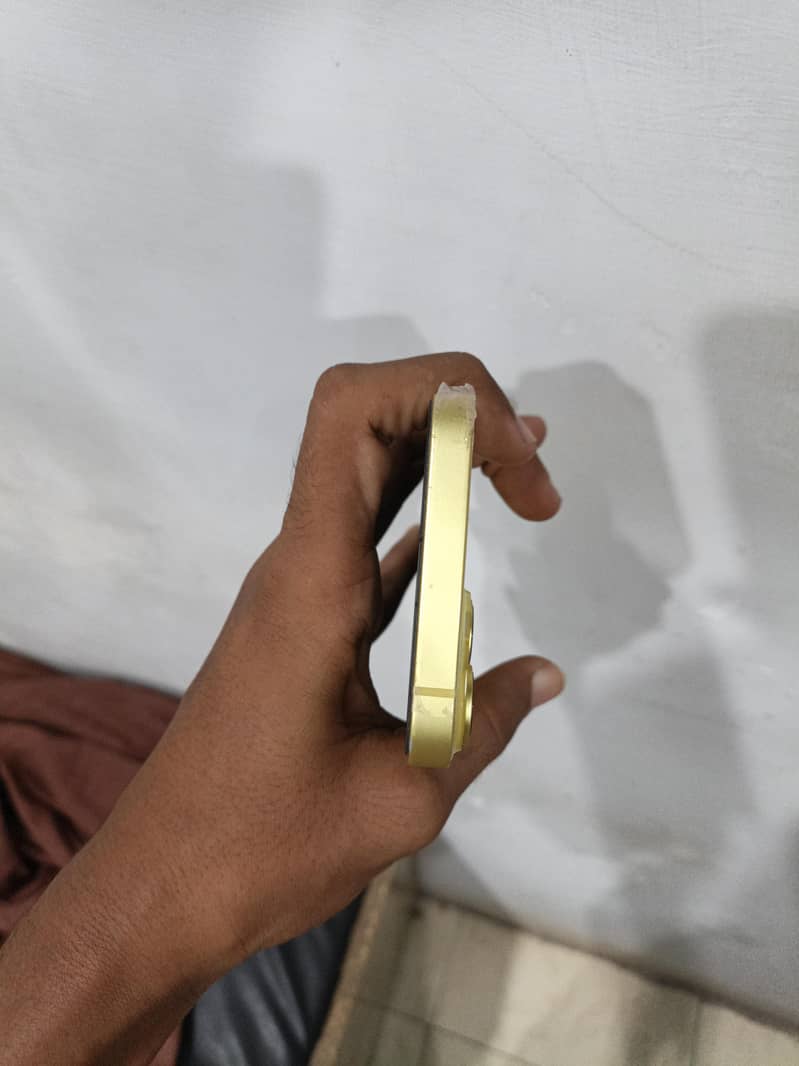 Apple iPhone 14 3