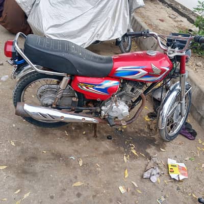 125 Honda model 12 nmbr registered from Panjab mianwali.