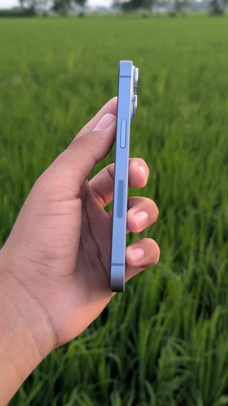Apple iPhone 14 3