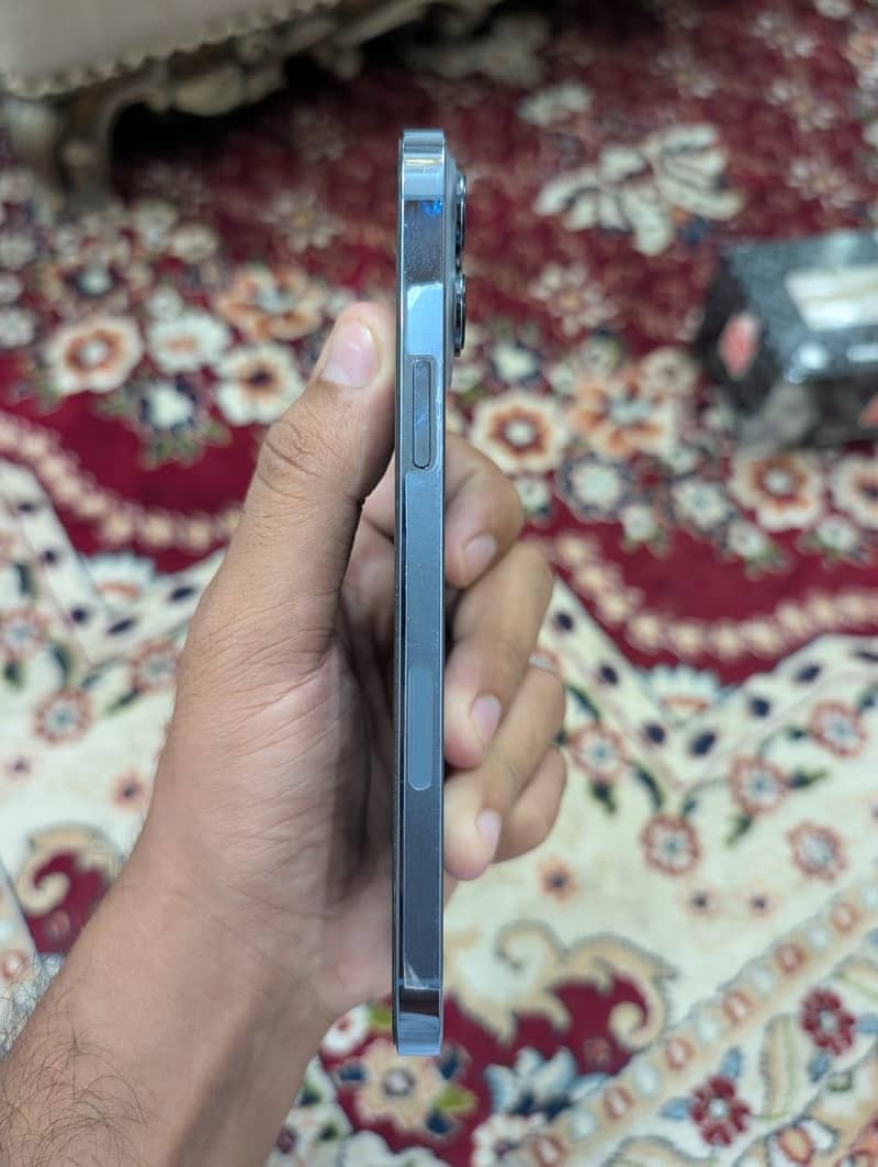 Apple iPhone 13 Pro Max 4
