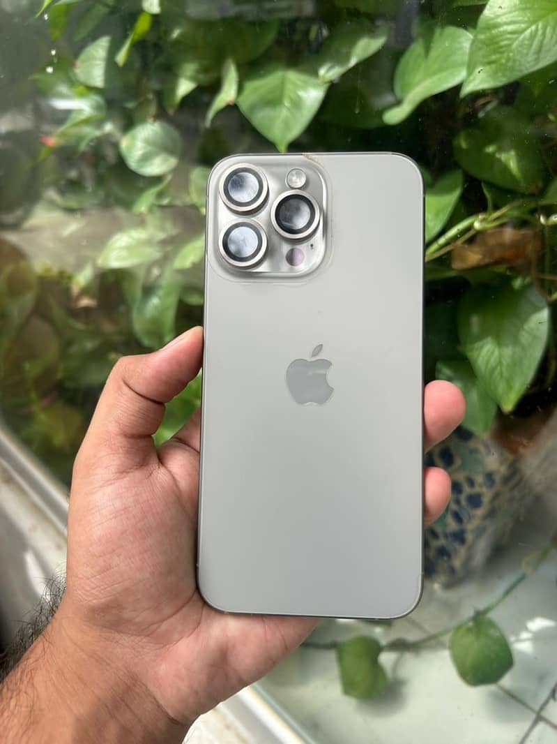 Apple iPhone 15 Pro Max JV 1