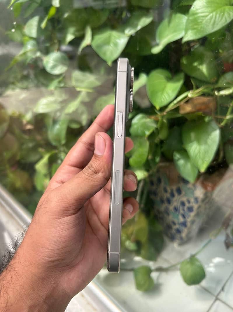 Apple iPhone 15 Pro Max JV 3