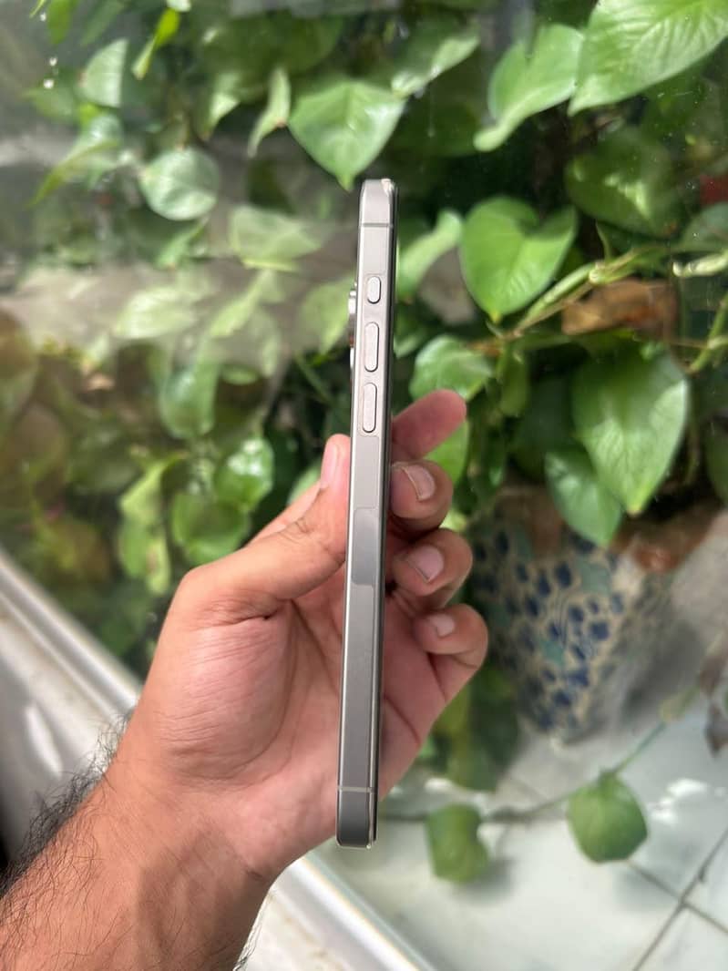 Apple iPhone 15 Pro Max JV 4