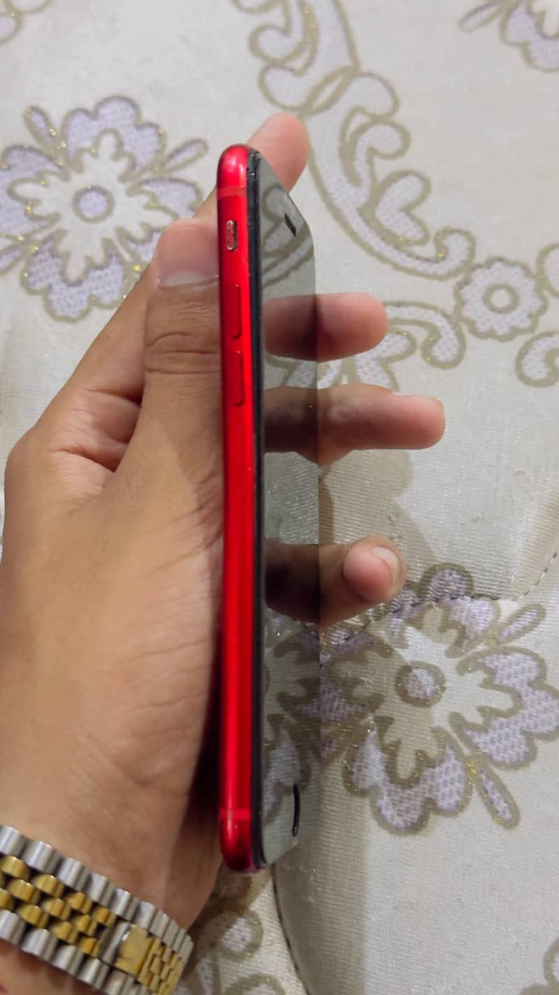 Apple iPhone 8 red 1