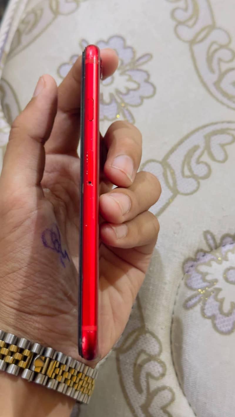 Apple iPhone 8 red 2