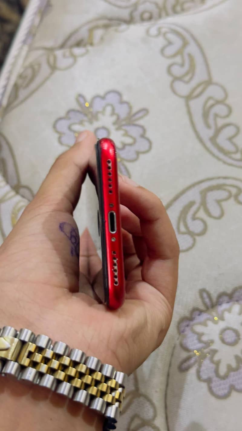 Apple iPhone 8 red 5