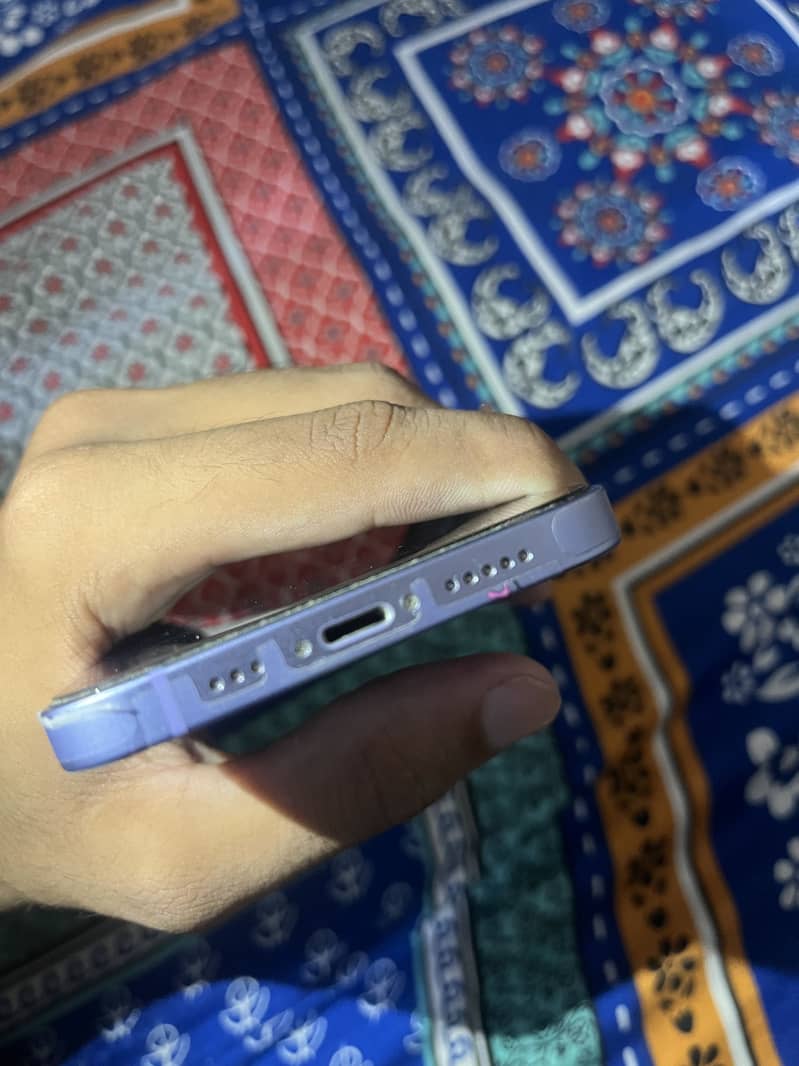 Apple iPhone 12 3