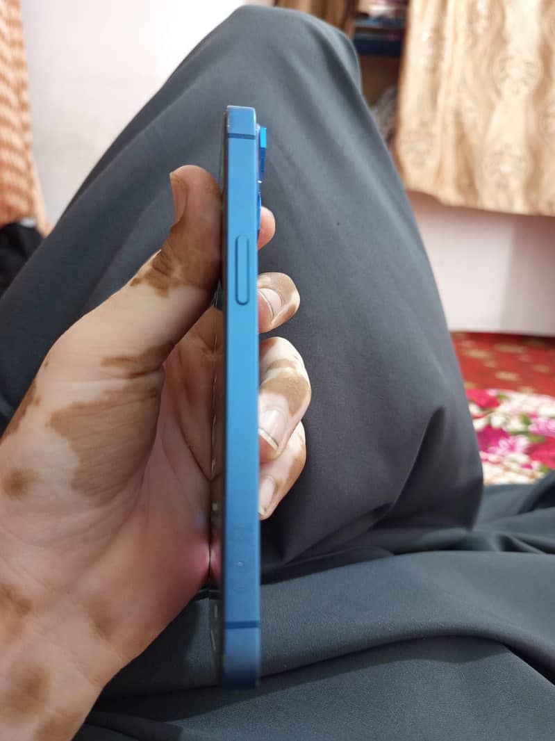 Apple iPhone 13 5