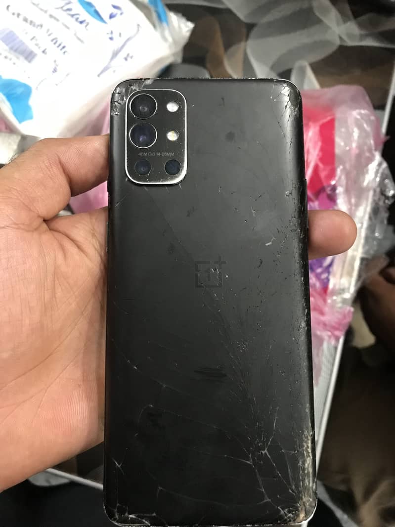 One Plus 9R 1