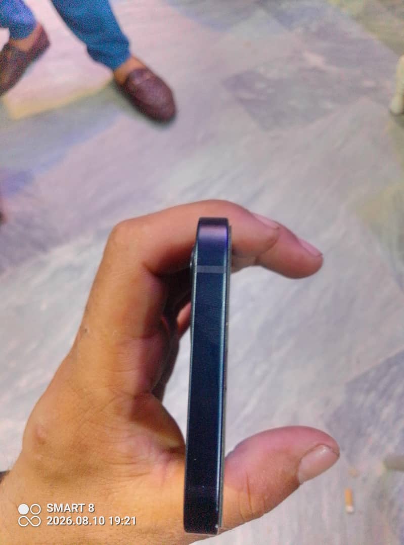 Apple iPhone 12 3