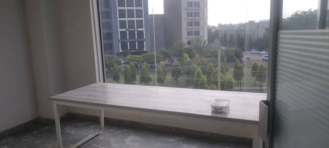 Commercial space available for rent in Izmir Town