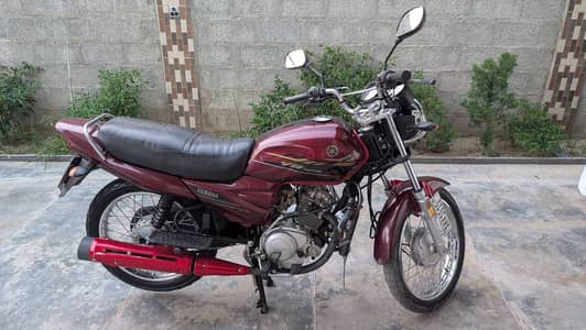 Yamaha YB125Z.