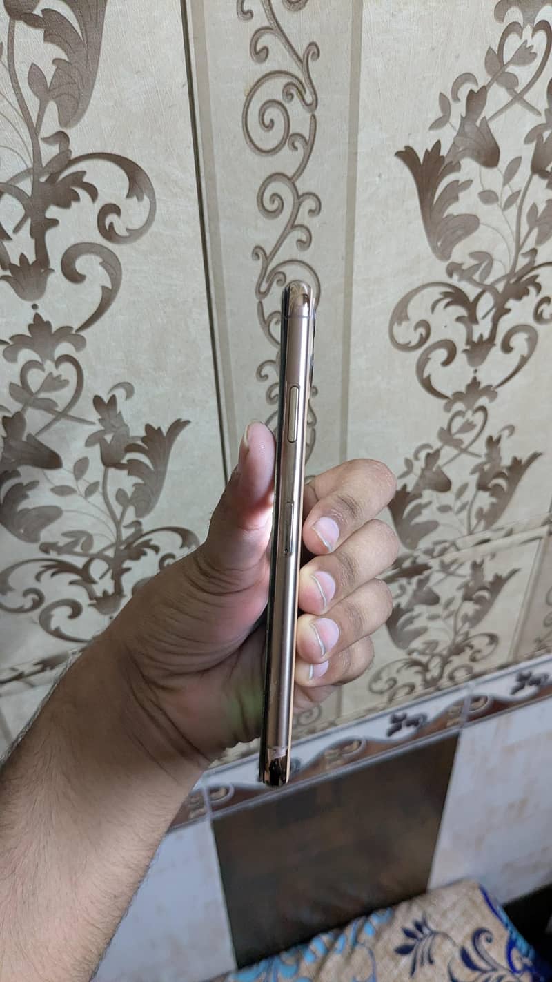 Apple iPhone 11 Pro Max 2