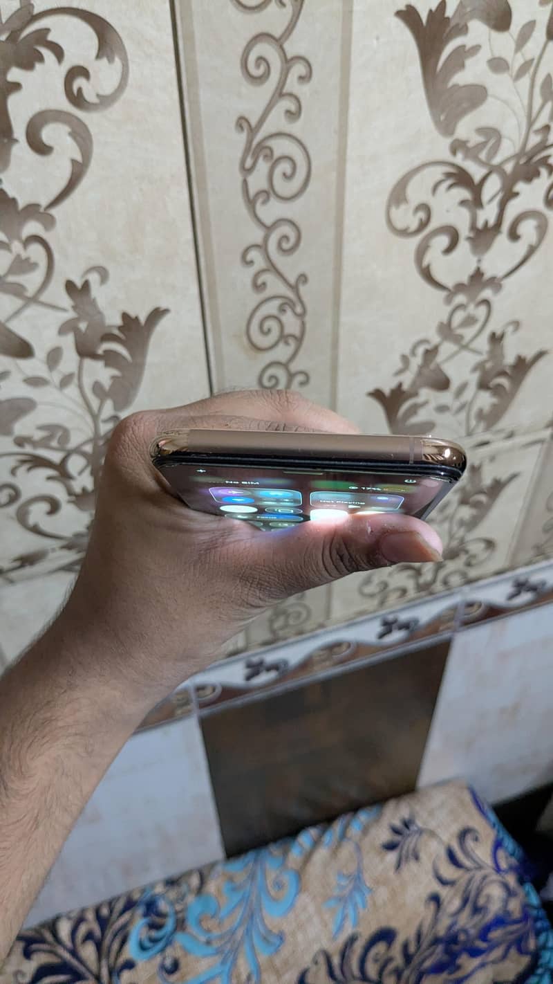 Apple iPhone 11 Pro Max 3