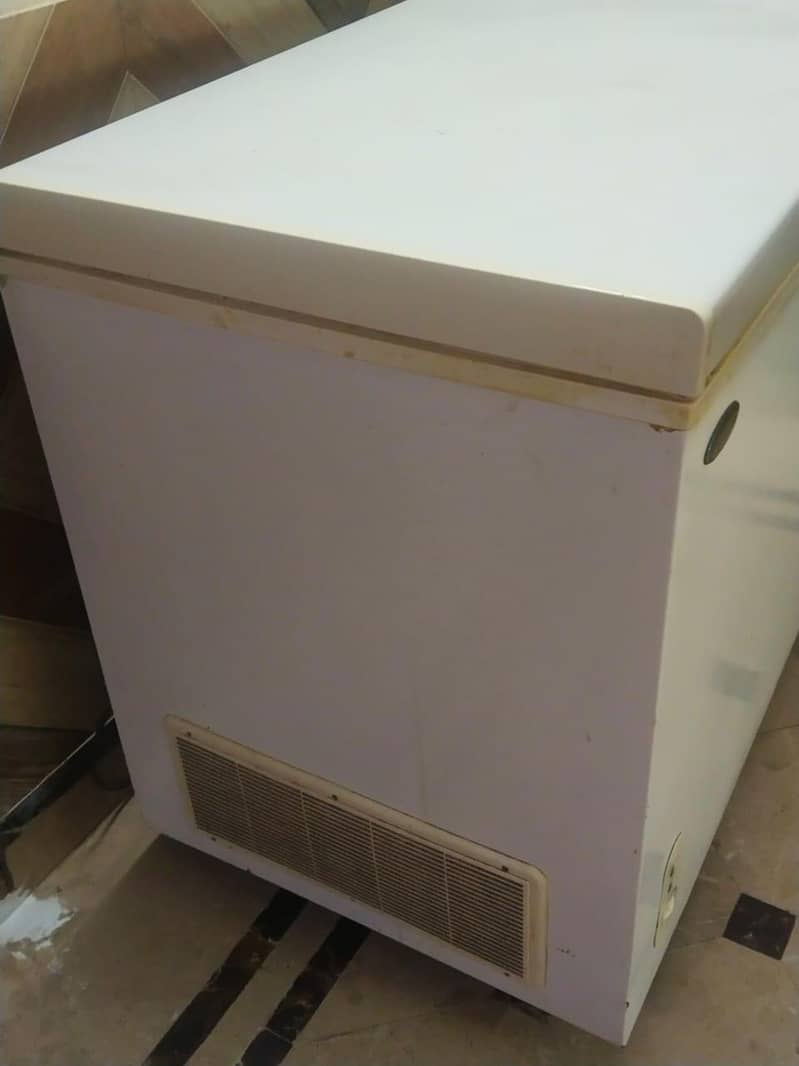 Single door Deep Freezer 4