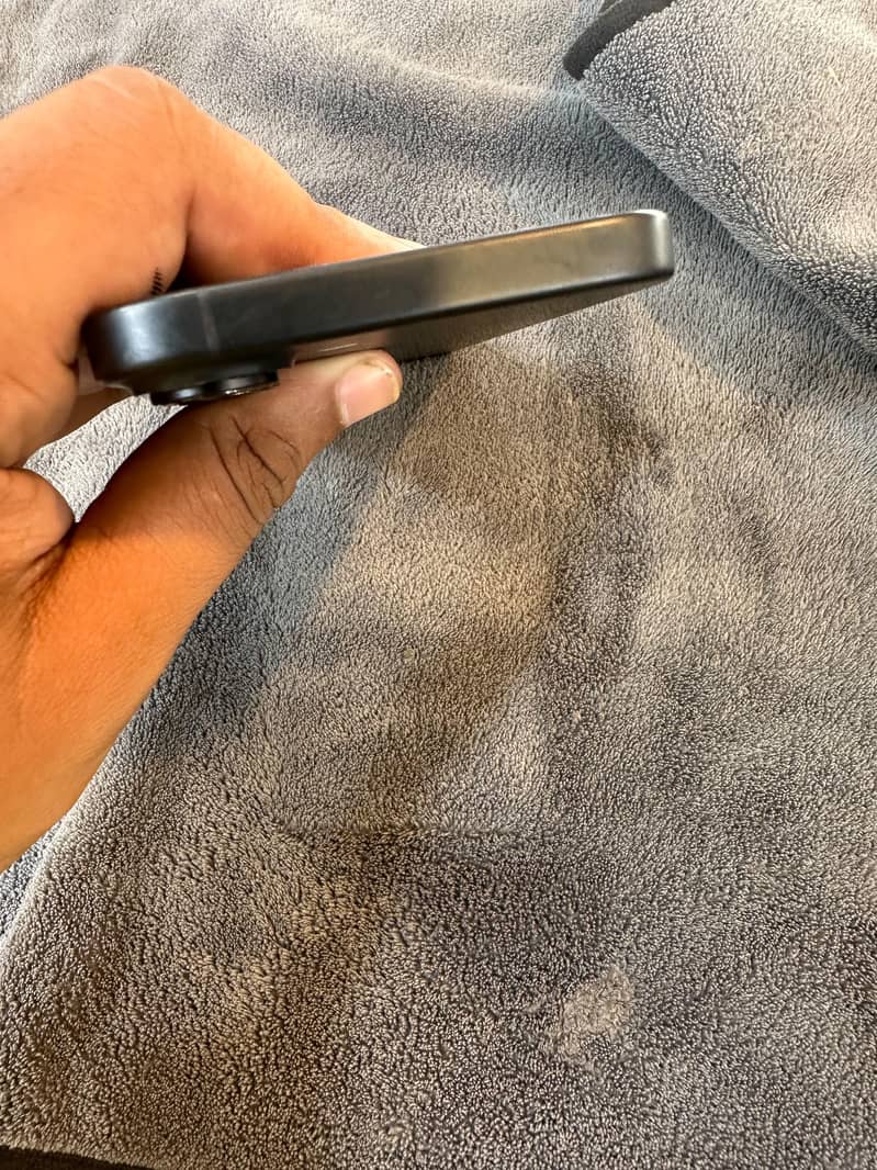 Apple iPhone 16 2