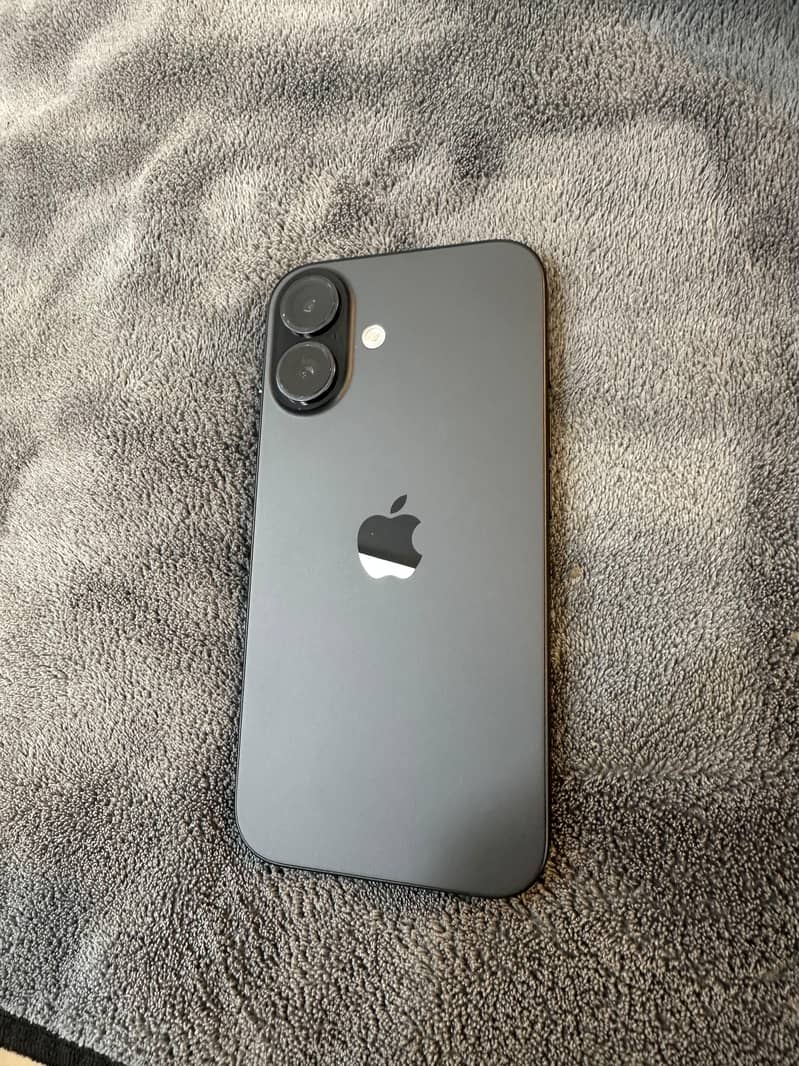 Apple iPhone 16 6