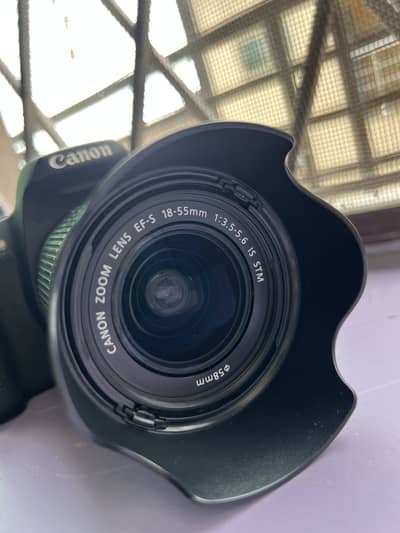 Canon EOS 700D + 18-55mm + 50mm f/1.8 STM - Flip Screen Full Kit