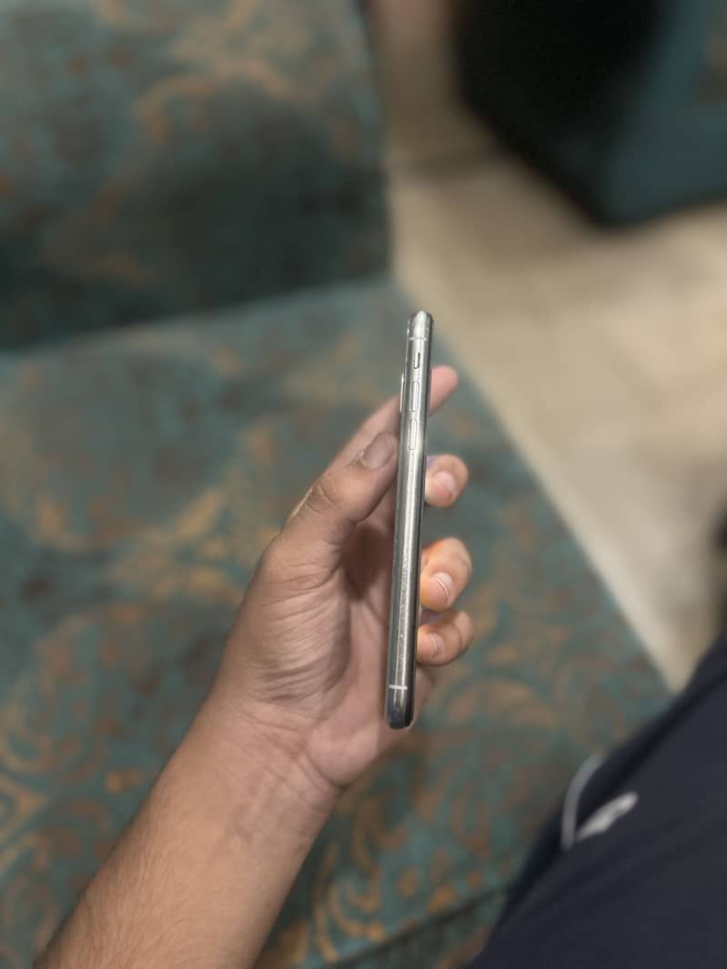 Apple iPhone X 3